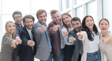 Obraz premium group of happy young business people pointing at you
