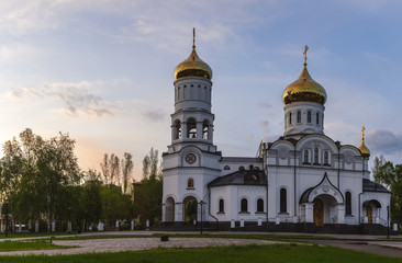 Fototapeta na wymiar Orthodox Cathedral in the rays of the setting sun