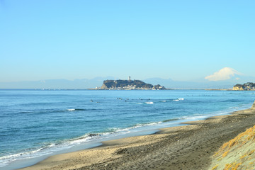 七里ガ浜付近　江の島　富士山　神奈川県鎌倉市稲村ケ崎の風景