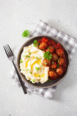 keto paleo diet lunch mashed cauliflower with meatballs