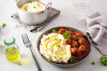 keto paleo diet lunch mashed cauliflower with meatballs