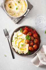 keto paleo diet lunch mashed cauliflower with meatballs