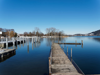 Fototapeta premium Bad Wiessee in Oberbayern | Steg und Holzbrücke am Tegernsee