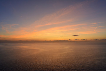 Tramonto visto dall'isola d'Elba sulla Corsica. Punta Nera. Toscana, Italia