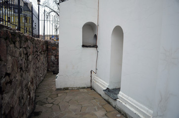 The strange history of the buried cities. The ancient church is excavated from the cultural layer...