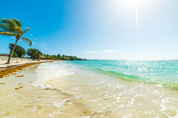 Sun shining over Raisins Clairs beach
