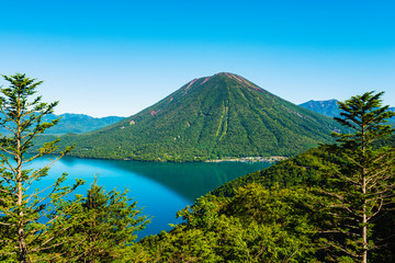男体山と中禅寺湖