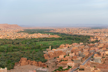 Obraz premium Maroc. Morocco. Ville, oasis, palmeraie de tinghir. City, oasis, palm grove of tinghir.