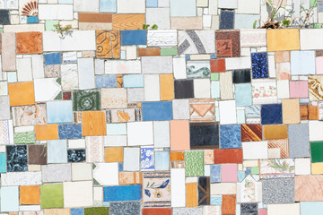 mosaico de azulejos rotos