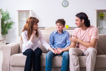 Obraz premium Family conflict with husband and wife and child