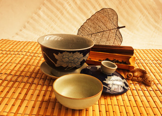 Tea ceremony pin-cha with gaiwan. Candid.