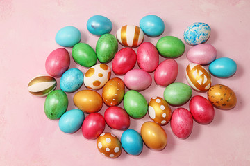 Fototapeta na wymiar Decorated golden easter eggs on a pink background. Minimal holiday concept. Happy easter background. Creative painting of eggs at home, the idea of simple drawings for coloring, a place for text