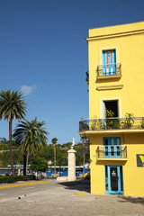 yellow facade with blue windows in Havana