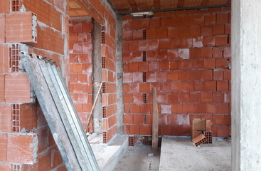Lavori in corso nel cantiere edile