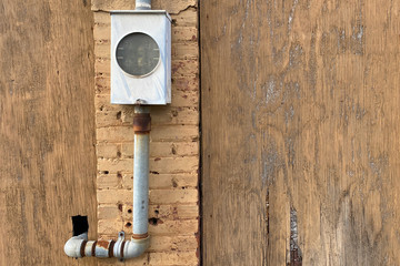 an unused rusty alley wall utility box