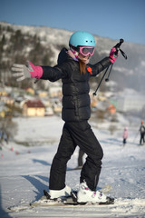 Fototapeta na wymiar child on ski