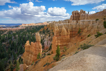 hiking the rim trail in bryce canyon national park, utah, usa