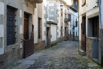 Fototapeta na wymiar Candelario Salamanca. Street and old houses of the small town next to the mountain of Gredos.