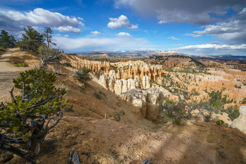 hiking the rim trail in bryce canyon national park, utah, usa