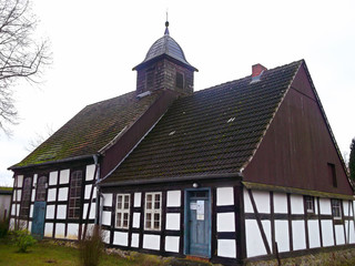 Evangelische Kolonistenkirche in seltener Nord-S&uuml;d-Ausrichtung