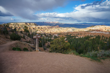 hiking the rim trail in bryce canyon national park, utah, usa