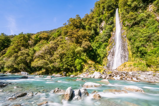 New Zealand, Scenic view of Thunder Creek Falls in Mount Aspiring National Park