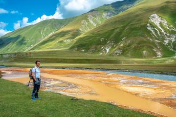 junger wanderer  in truso tal georgien © barabasone