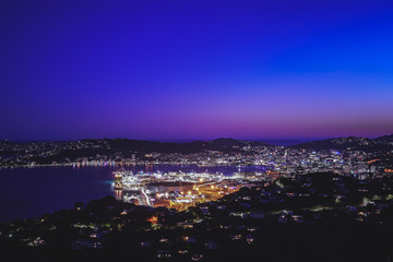 Fototapeta premium Wellington harbor cityscape at night after sunset