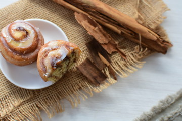 Obraz na płótnie Canvas cinnamon rolls of cinnamon, sweet and freshly baked