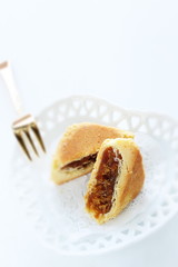 Taiwanese confectionery, pineapple pie in half