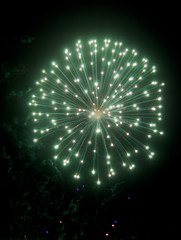 Fuegos artificiales de una noche ecuatoriana