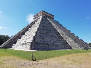 Fototapeta na wymiar piramide Chichen Itzá