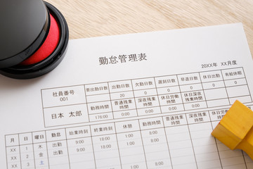 【写真素材】：勤怠管理表　出勤　残業　正社員　アルバイト　派遣
