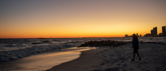 Fototapeta na wymiar Gulf Beach Waves Sea Sunset