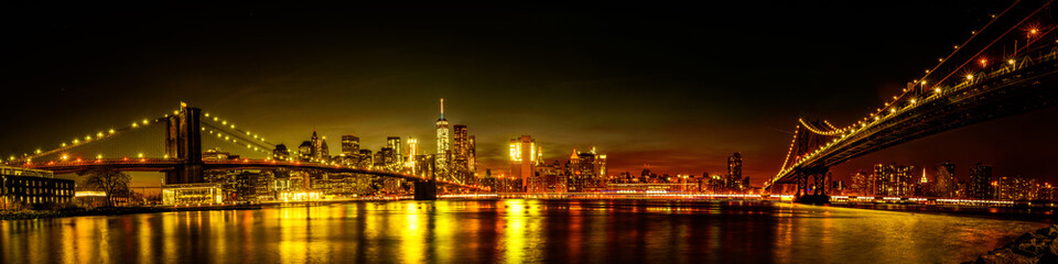 Naklejka premium Manhattan and Brooklyn Bridge from Dumbo