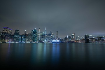 Fototapeta na wymiar マンハッタンの夜景　：　ブルックリンより