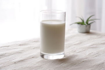 グラスに入った牛乳