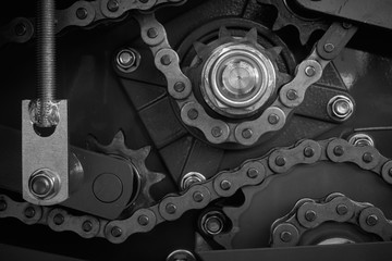 Chain transmission of combine units.