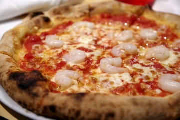 エビの乗ったピザ