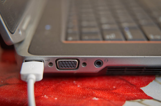 For training and seminar on the projector.High quality signal cable for professional work.Technology .Various Input and Output Ports . connecting the audio and video system of notebook to projector.