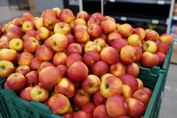 Fototapeta na wymiar fresh apples in a market