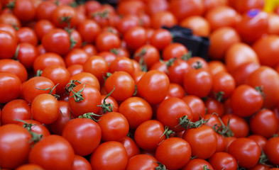 raw tomatoes on the shelf of market, healthy food