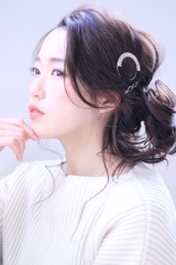 春夏 ロングヘア ヘアアレンジ 女性