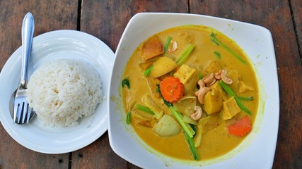 Thai yellow Curry Bowl with steamed rice