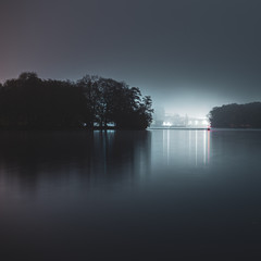 blick über nächtliche Spree zum heizkraftwerk klingenberg