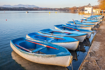 Obraz premium Docked rowboats for rent at Lake of Banyoles, Girona, Spain