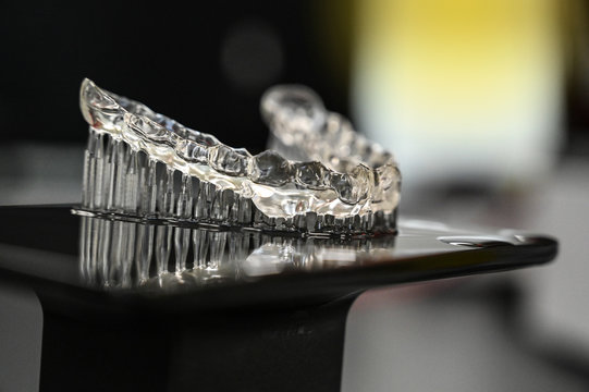 Zahnschiene aus dem 3D-Drucker zur Zahnkorrektur oder bei Zähneknirschen
