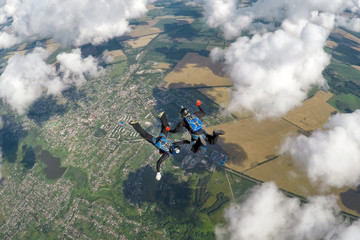 Skydivers train 2 way formation in the air