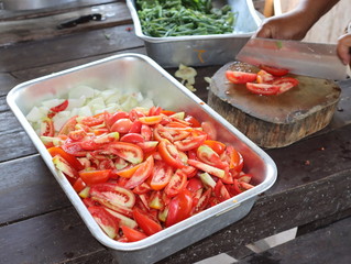 Tasty fresh cut tomatoes in aluminium dish