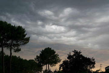 Nuages menaçants